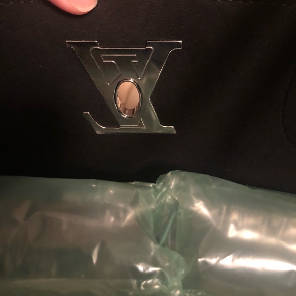 🖤✨Gorgeous Louis Vuitton Lockme Tote & Wallet✨🖤 - Picture 9 of 13